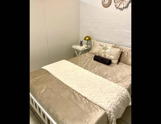 1 BEDROOM PROPERTY TO RENT IN WYNBERG